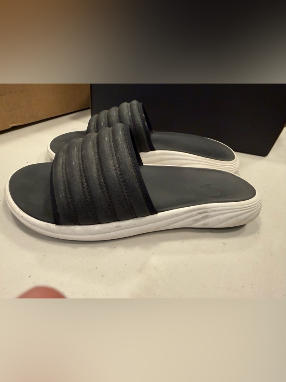 Men's OlikaiBlack Slide Sandals with Cushioned White Sole